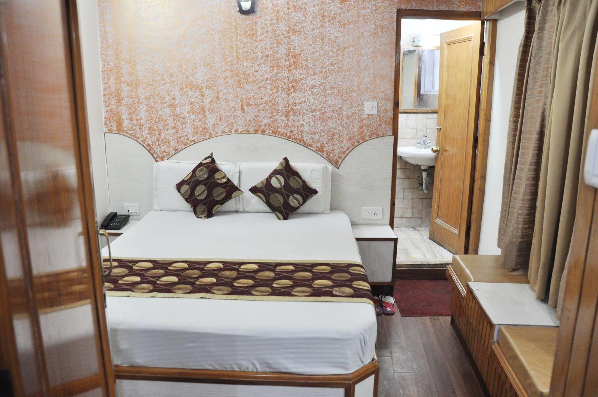 Hotel Sidharath Shimla Buitenkant foto