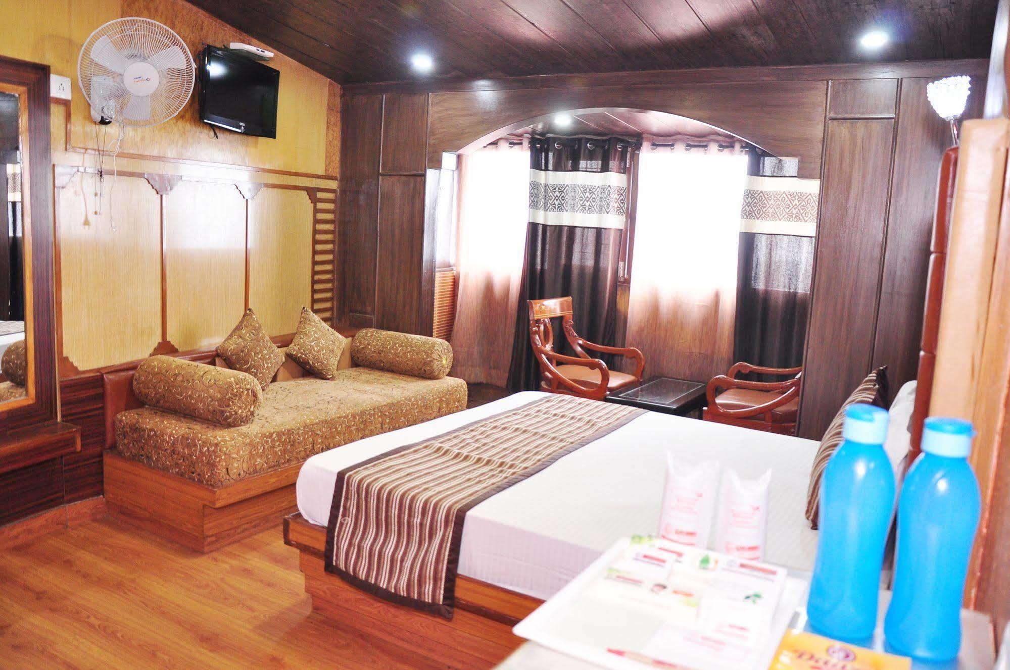 Hotel Sidharath Shimla Buitenkant foto