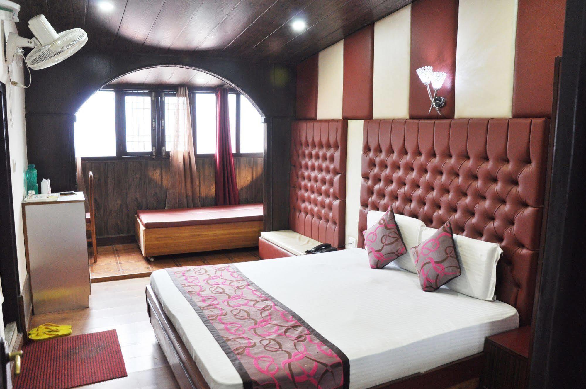 Hotel Sidharath Shimla Buitenkant foto
