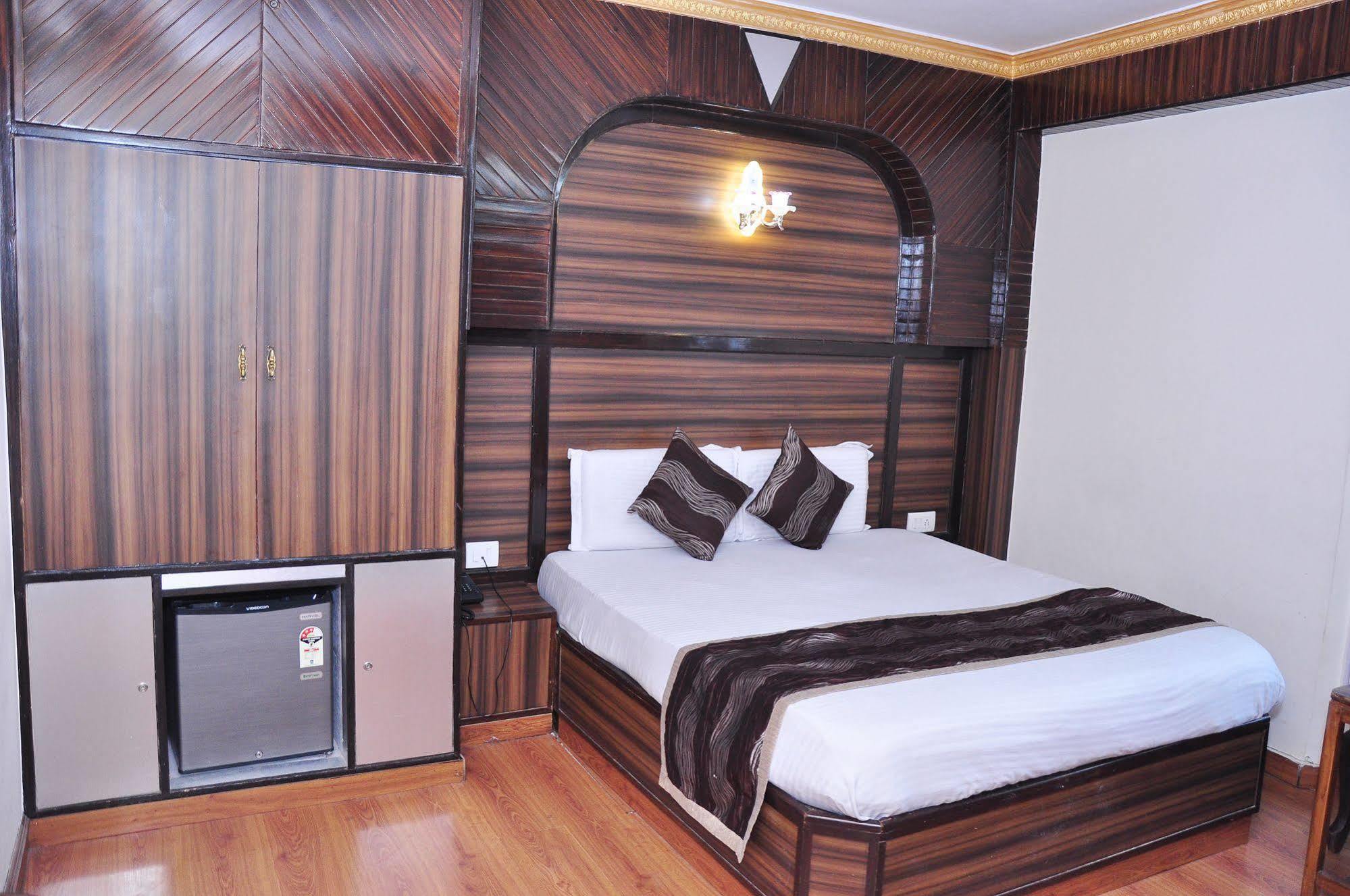Hotel Sidharath Shimla Buitenkant foto